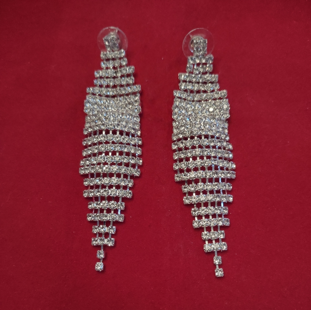 Dazzling Silver Rhinestone Earring